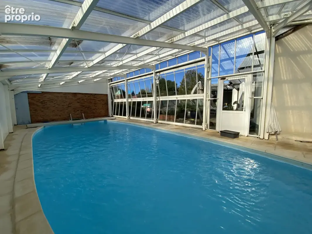 Maison familiale avec piscine couverte, chalet et cabane dans les arbres - photo 4