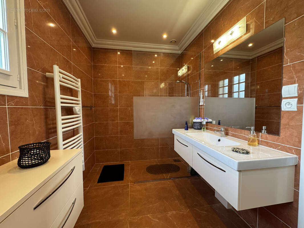 Maison à VILLARD-BONNOT