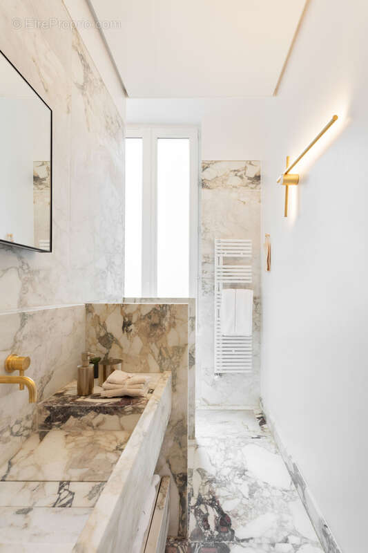 Appartement à PARIS-8E