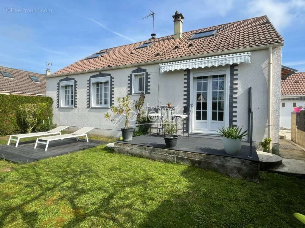 Maison à ROZAY-EN-BRIE