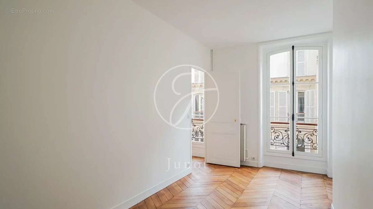 Appartement à PARIS-8E