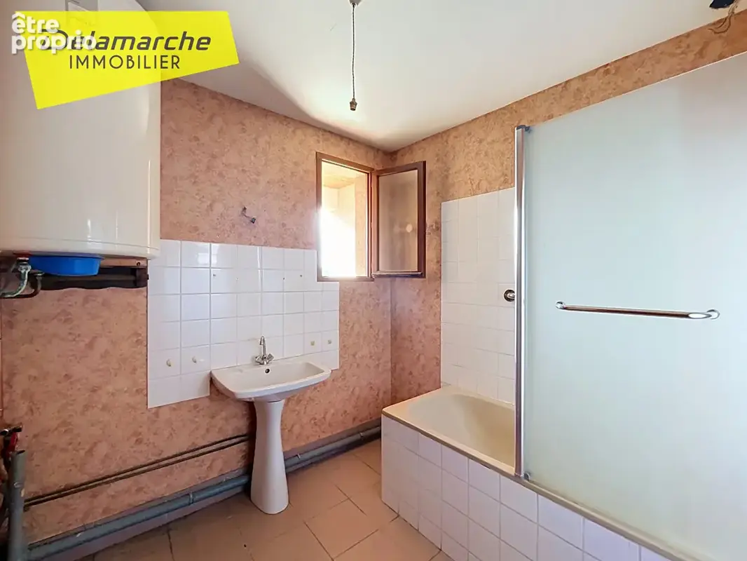 A Vendre maison avec deux logements, terrain de 1 460 m² et beau potentiel à Cérences - photo 13