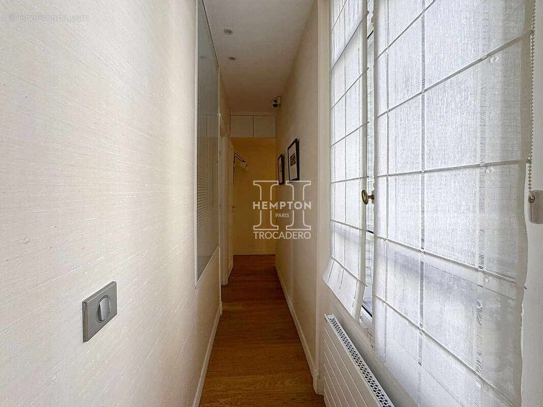 Appartement à PARIS-16E