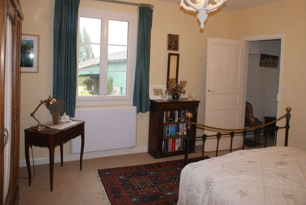 Maison à MONTLIEU-LA-GARDE