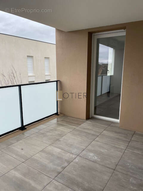 Appartement à GARONS