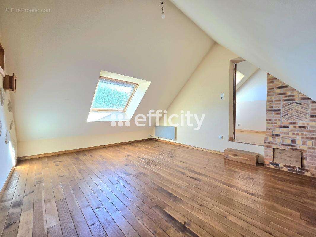 Maison 143 m² à Courtillers  - photo 15