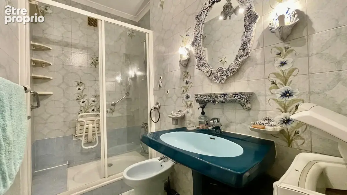 Appartement de caractère de 101 m2 au cœur des Terreaux / Charme de l'ancien et fort potentiel - photo 11