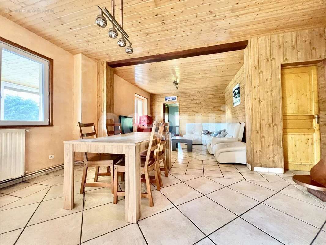 Maison à SAINT-HILAIRE-LA-CROIX