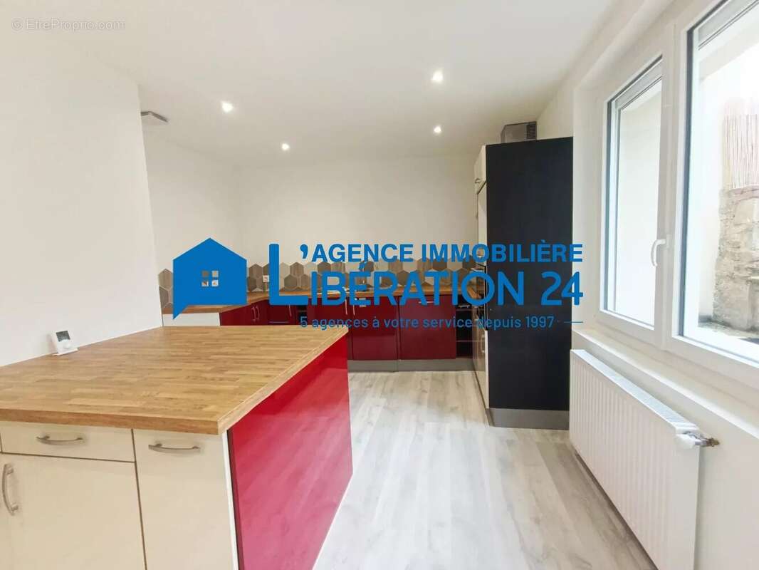 Maison à SAINT-JEAN-BONNEFONDS