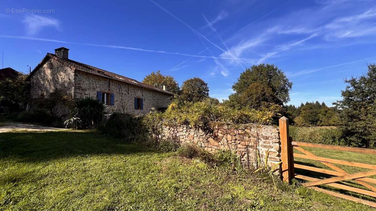 Maison à SAINT-PIERRE-DE-FRUGIE