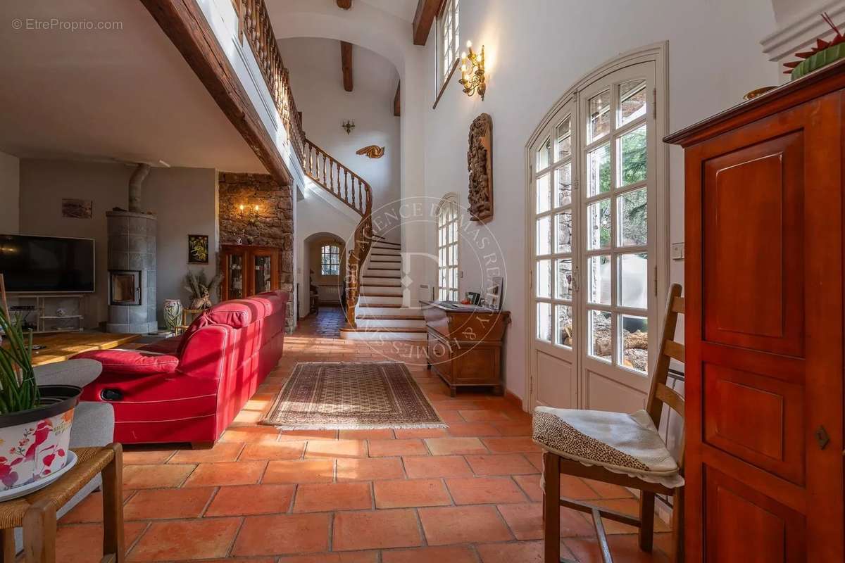 Maison à PUGET-THENIERS