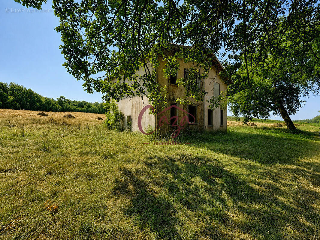 Photo Terrain à Fargues-Saint-Hilaire au prix de 249 000€