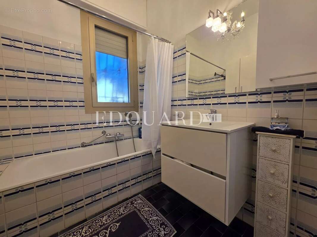 Appartement à ROQUEBRUNE-CAP-MARTIN