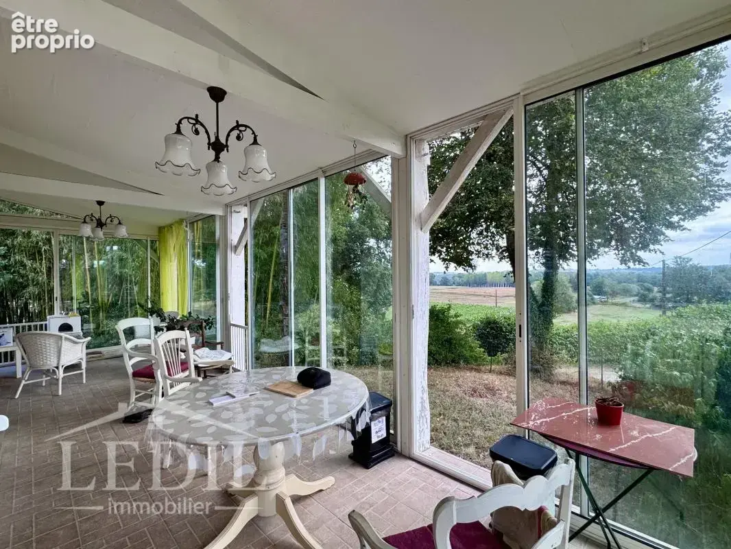 Propriété de caractère sur 2,5 ha avec vue, deux habitations et dépendances - photo 9