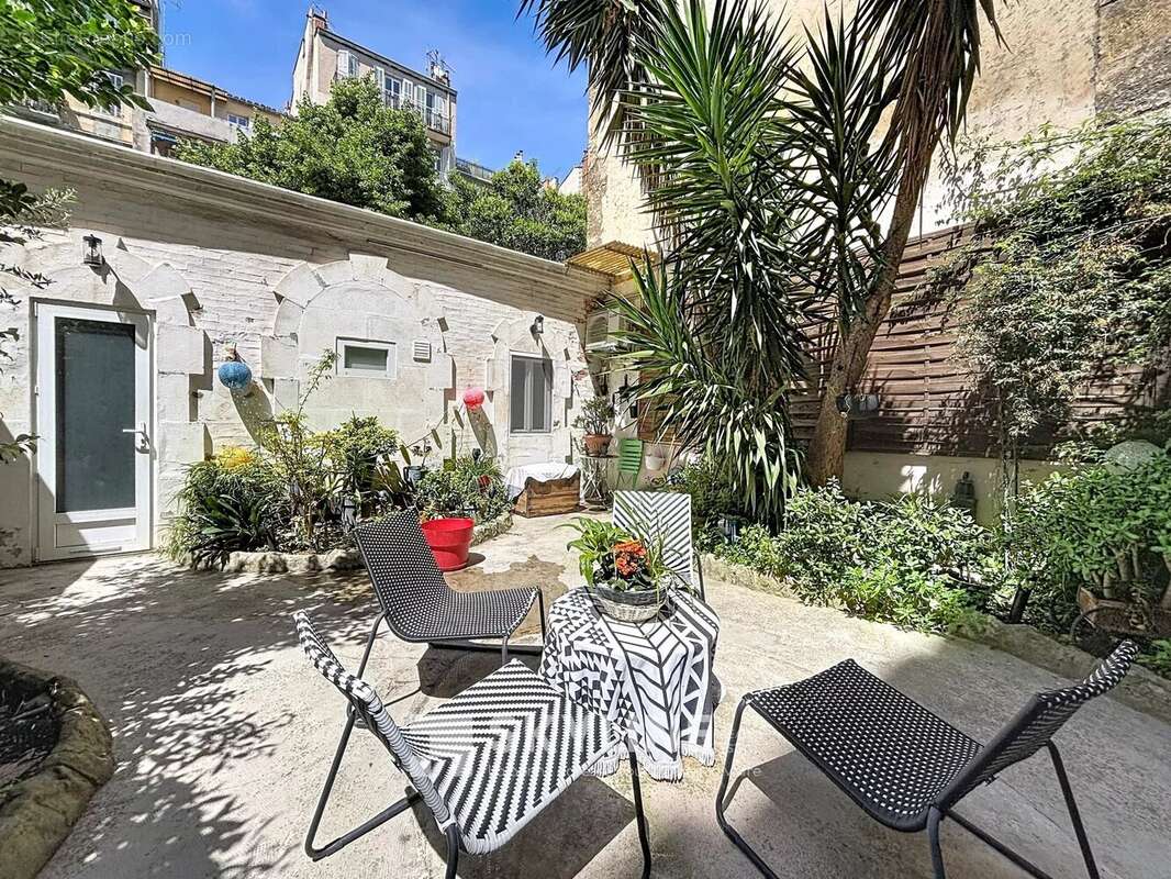 Appartement à MARSEILLE-4E