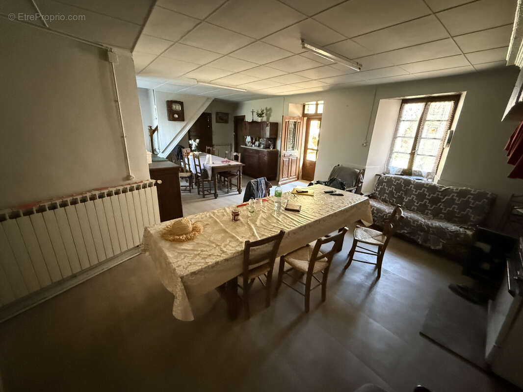 Maison à SAINT-SERNIN-SUR-RANCE