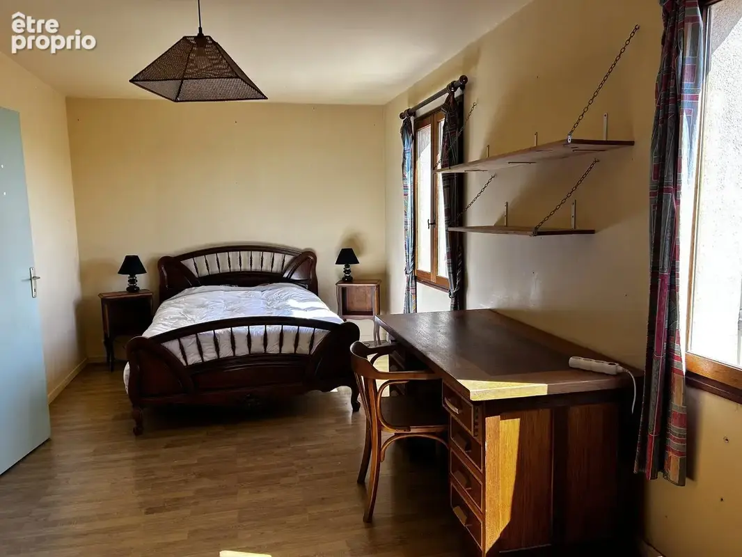 maison 4 chambres +bureau sur 750 m² - photo 4
