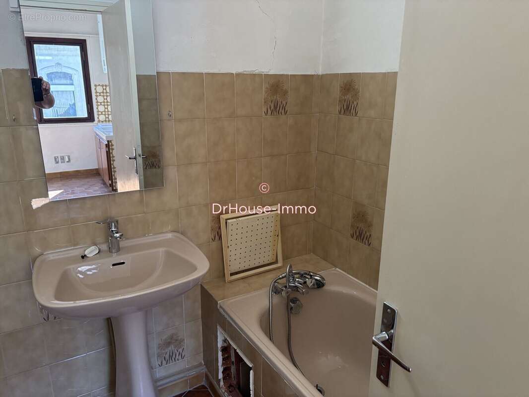 Appartement 64 m² à Ales  - photo 6