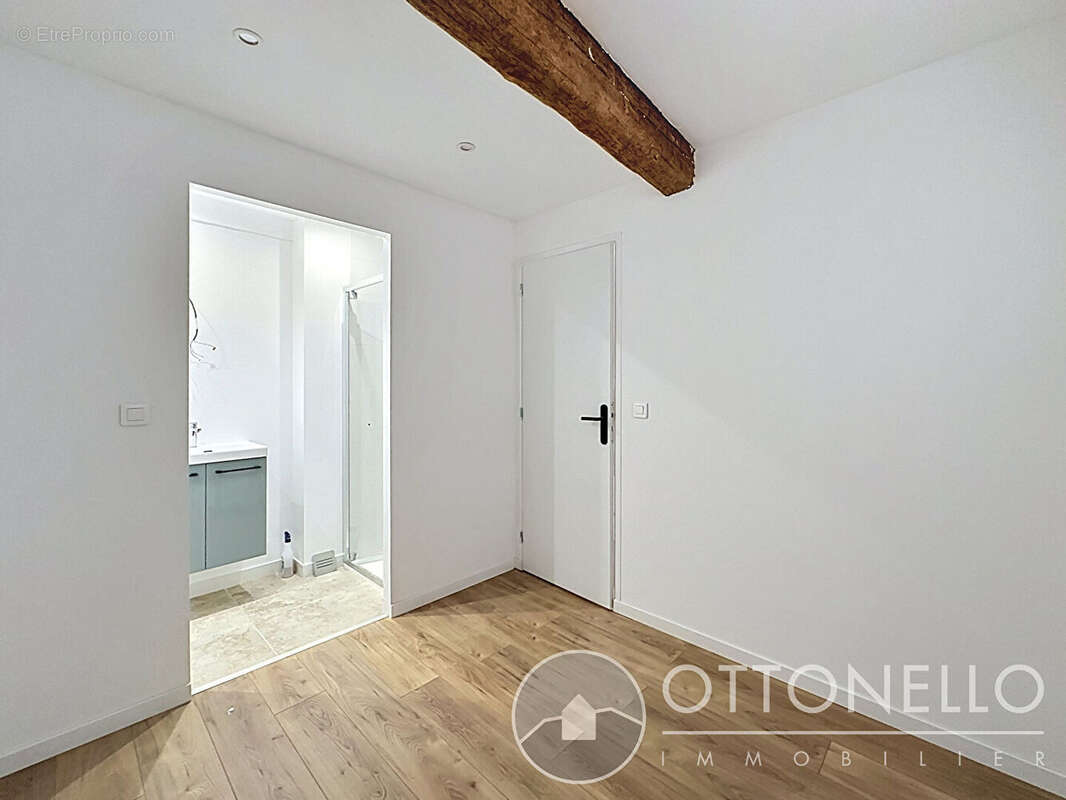 Appartement à ROQUEBRUNE-SUR-ARGENS