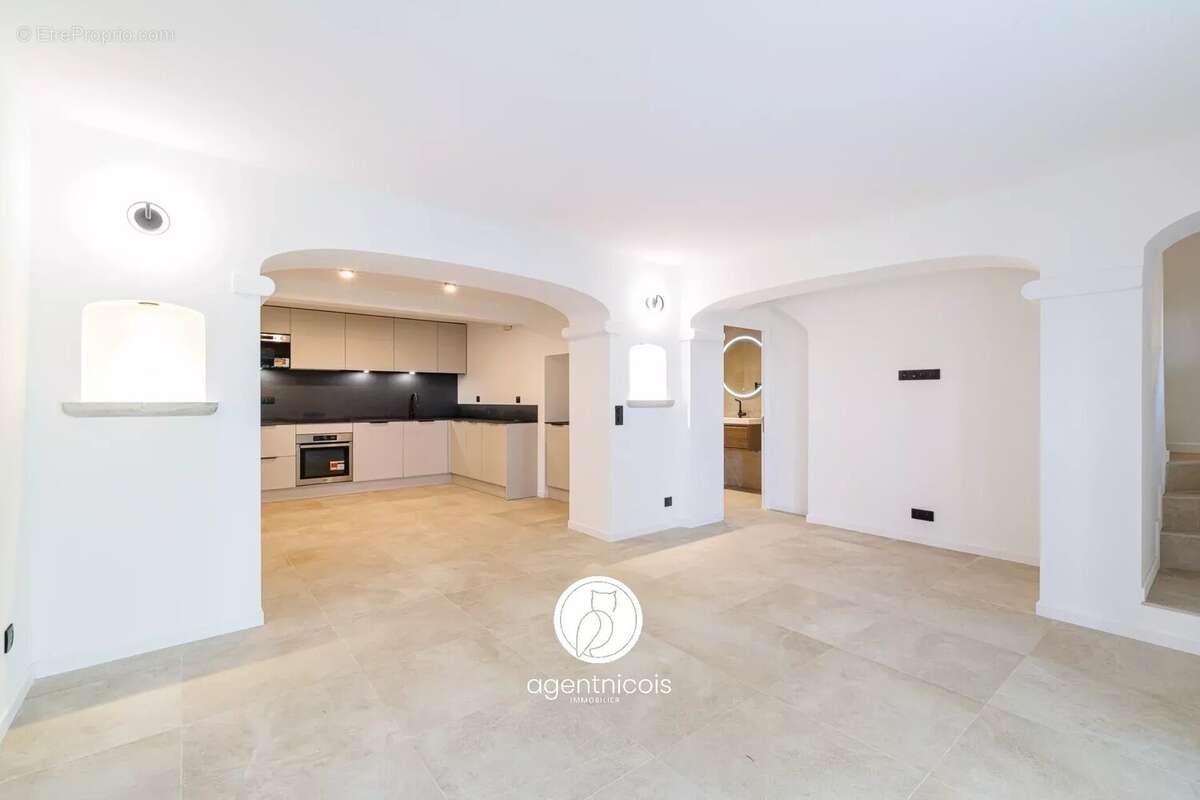 Appartement à SAINT-LAURENT-DU-VAR