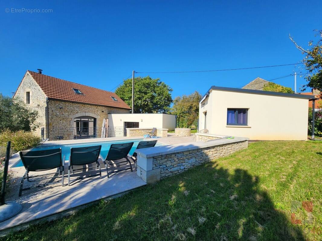 Maison à SALVIAC