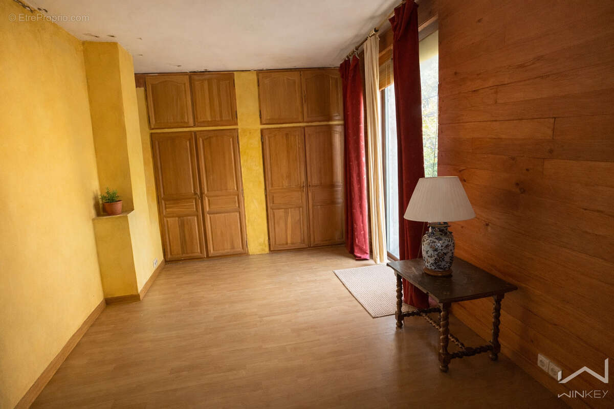 Maison à LA GARDE-ADHEMAR