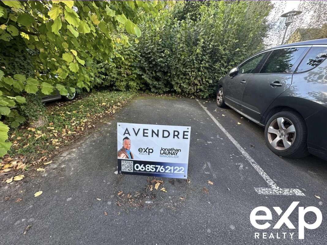Parking à LA CHAPELLE-DES-FOUGERETZ