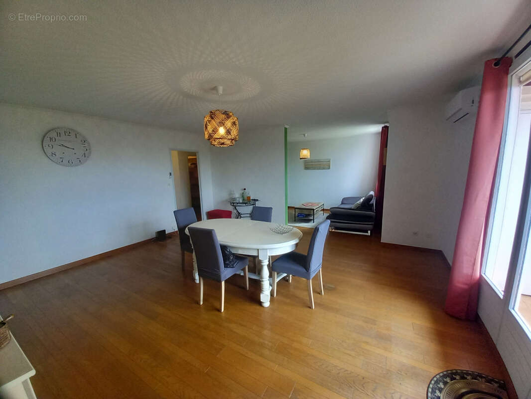 Appartement à FUMEL