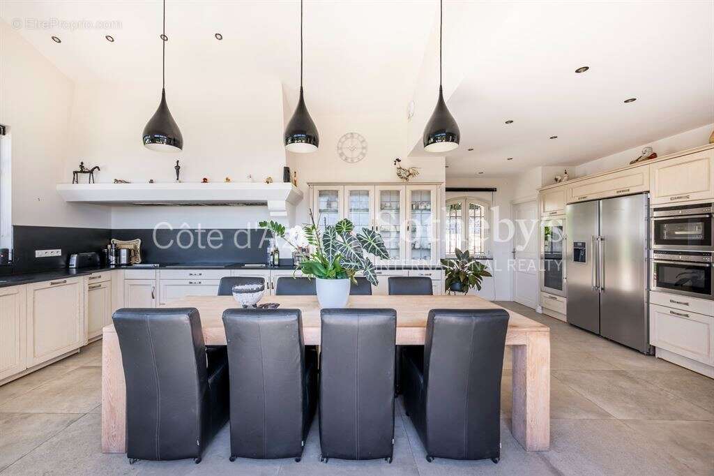 Châteauneuf de Grasse, propriété de caractère vue mer panoramique, maison d'amis - photo 14