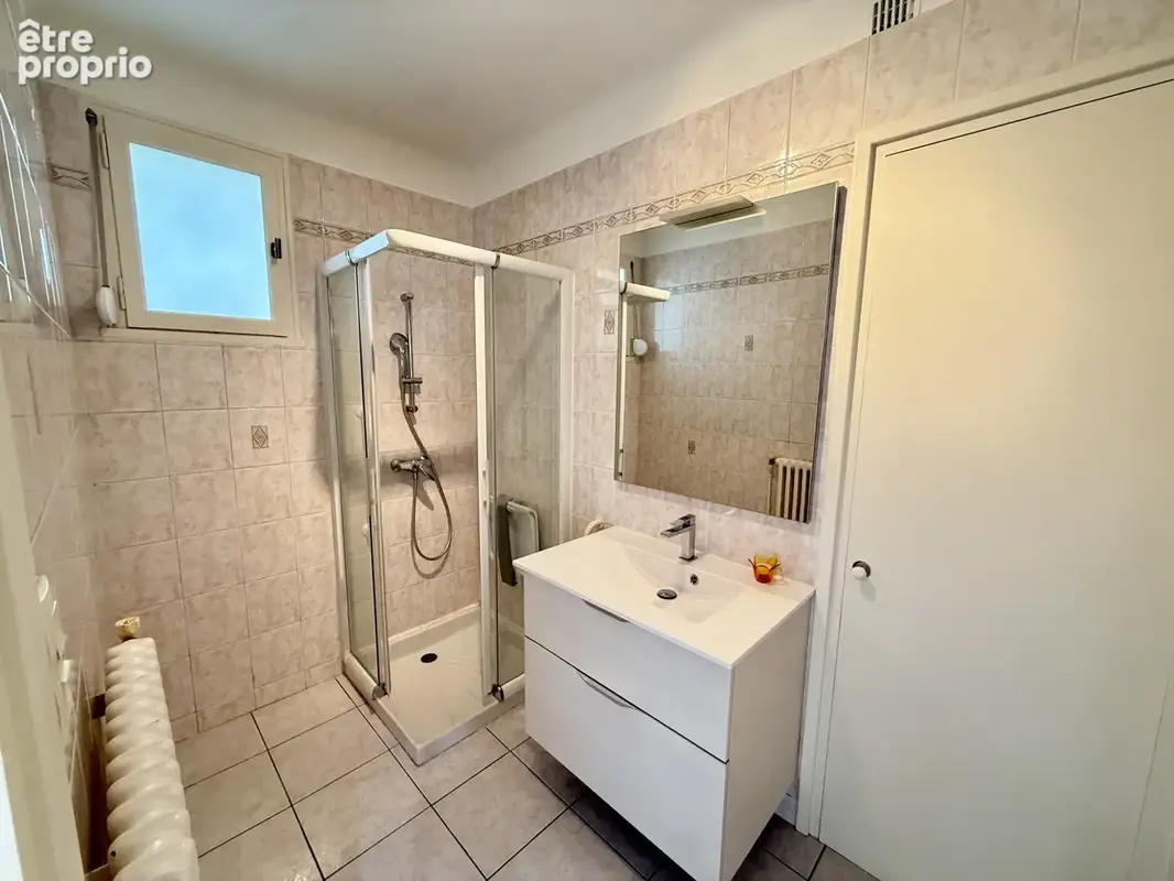 ROUSSILLON !! Maison 78 m2 habitables environ, 3 chambres, 693 m2 de terrain. - photo 10