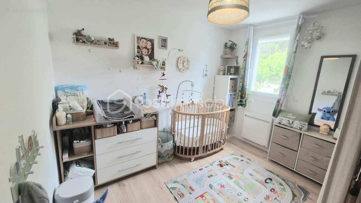 HYERES OUEST - Appartement T4 de 91 m² - Terrasse - Stationnement privatif - photo 13