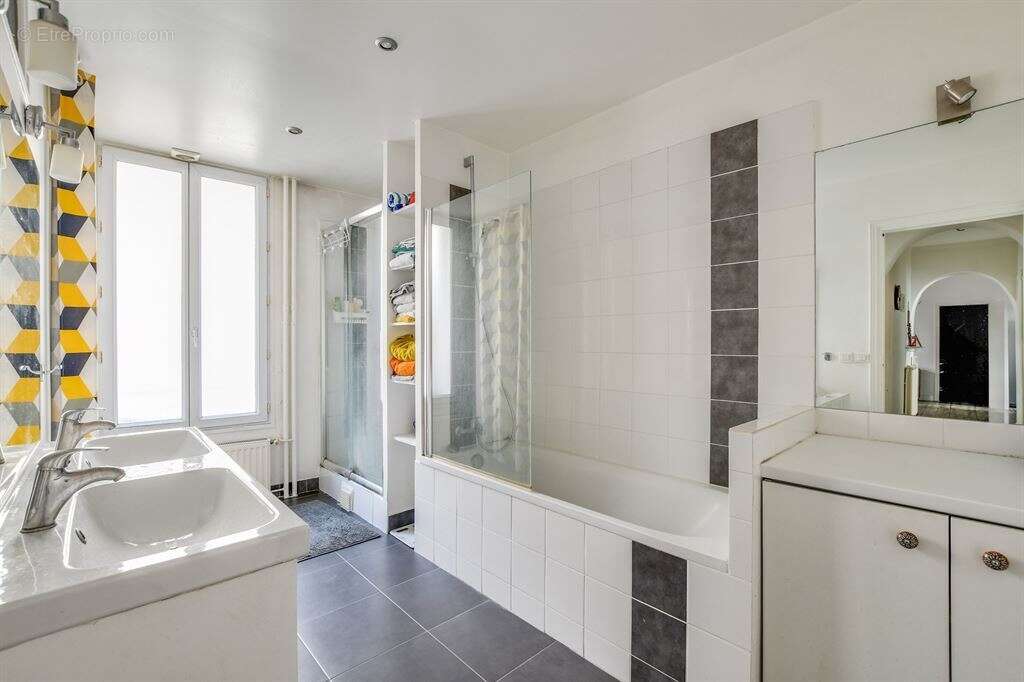 Appartement à PARIS-20E