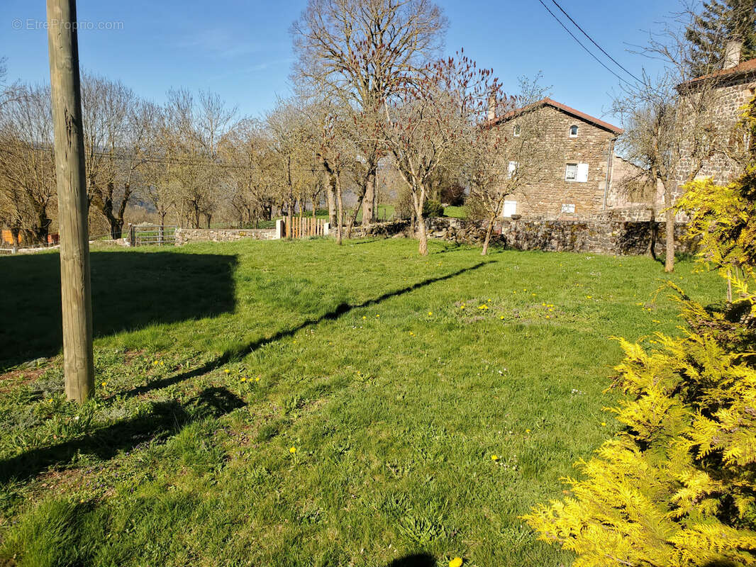 Maison à CAYRES