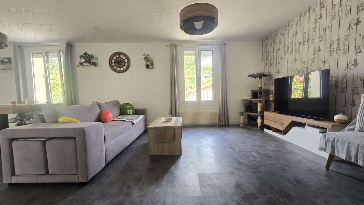 Limours centre ville - 3/4 pieces de 94.30m2 au sol - 2 chambres + cave - photo 2
