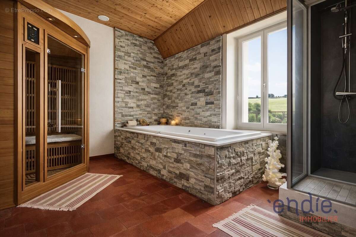 Maison à SAINT-JULIEN-MOLIN-MOLETTE