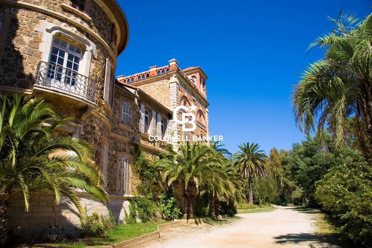 Appartement à LA LONDE-LES-MAURES