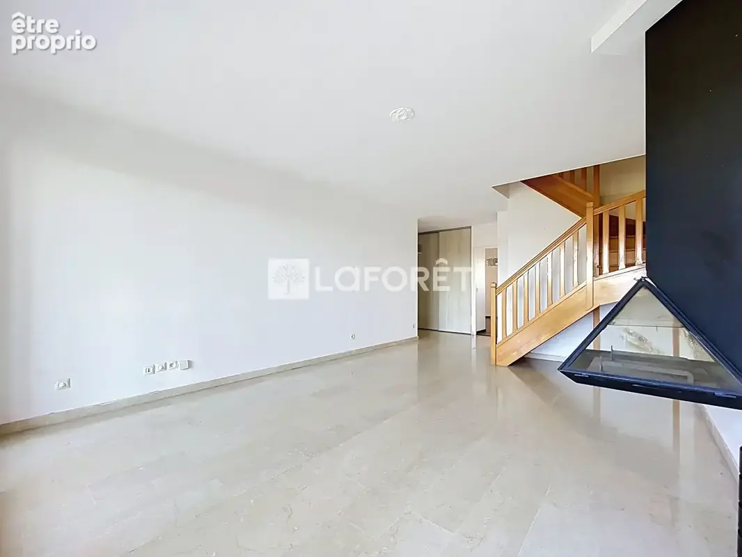Secteur Mairie - Appartement T3 - 97.51m2 - photo 13