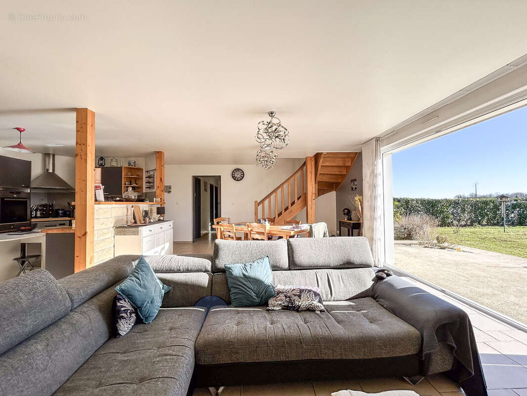 Maison à CHAMPAGNOLLES