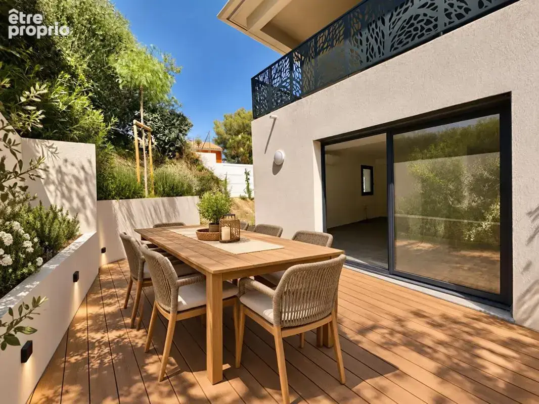 Six fours les plages - construction recente - appartement de type 3 - jardin 72 m² - parking privatif sous sol - photo 7