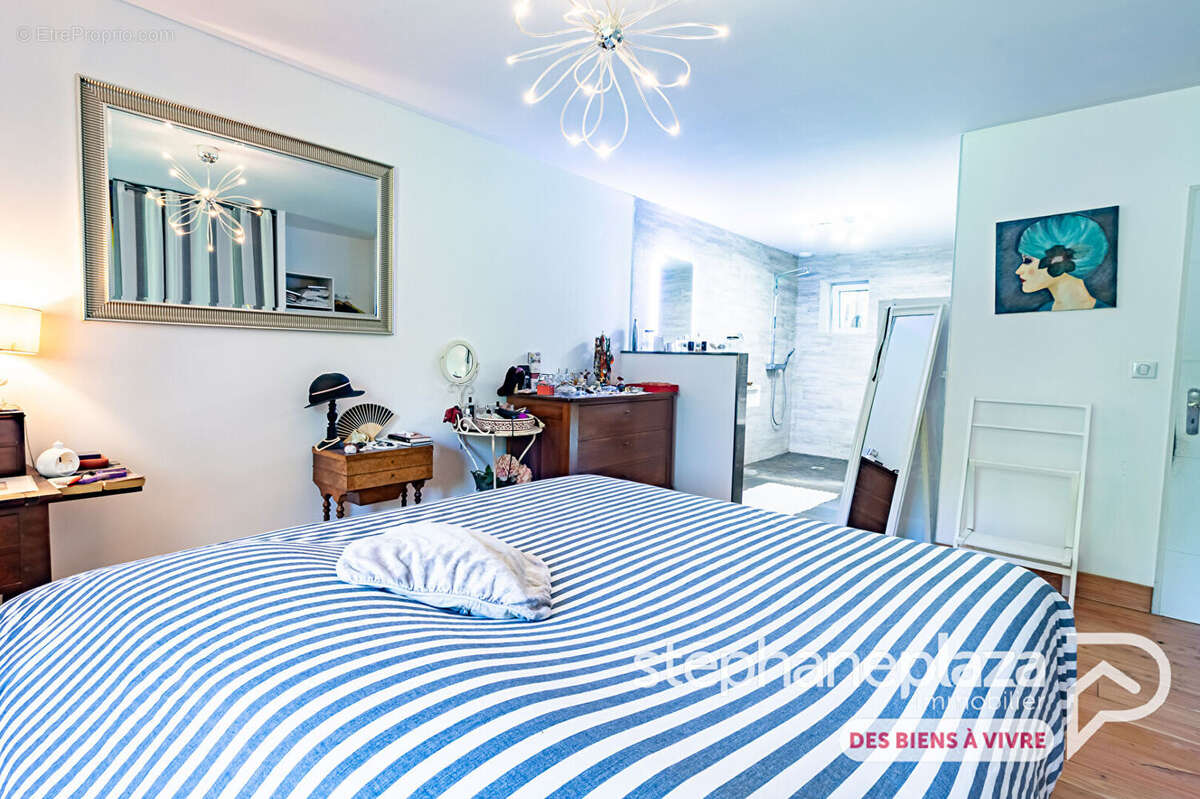 Maison à SAINT-ETIENNE-SUR-CHALARONNE