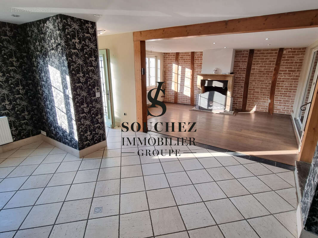 Maison à MONT-SAINT-ELOI