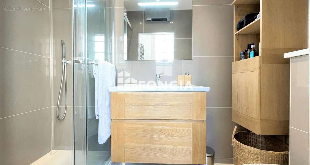Paris iv – saint-merri / quincampoix – studio traversant en excellent etat avec charme de l’ancien - photo 6
