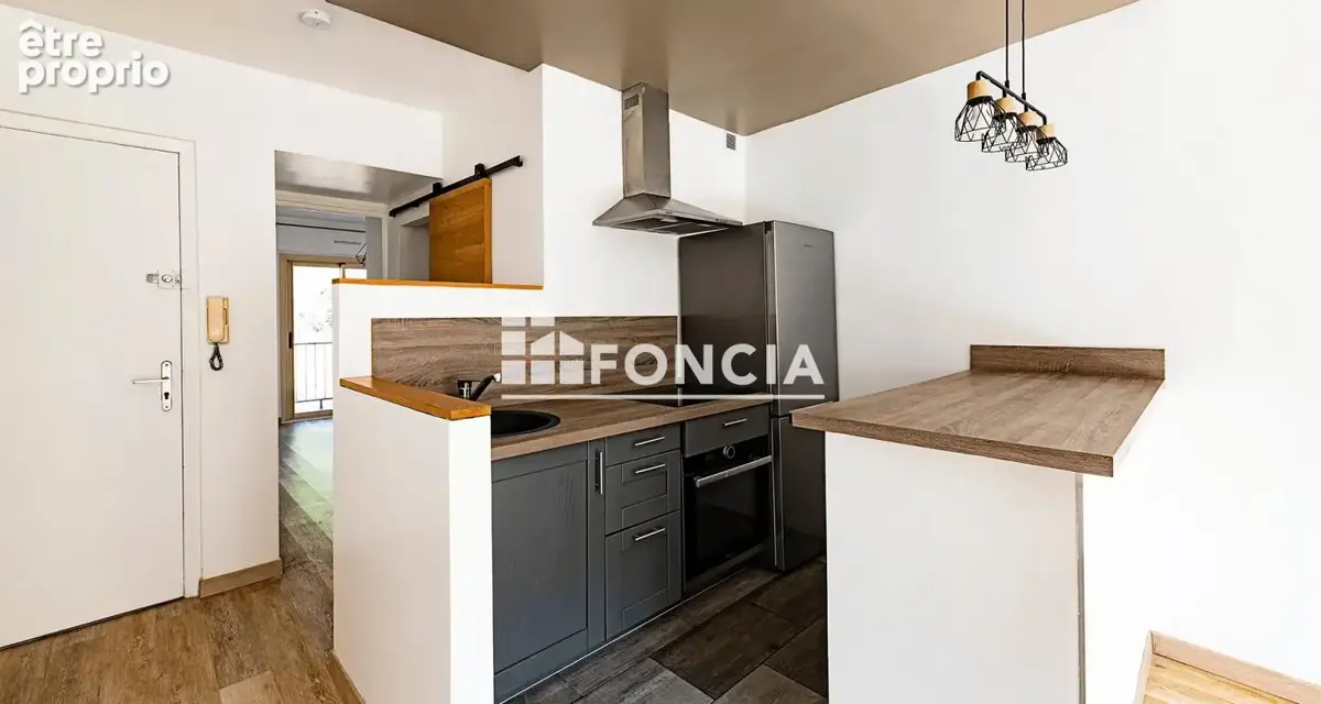 Menton proximite gare routiere et commerces 2 pieces traversant en etage eleve - photo 8