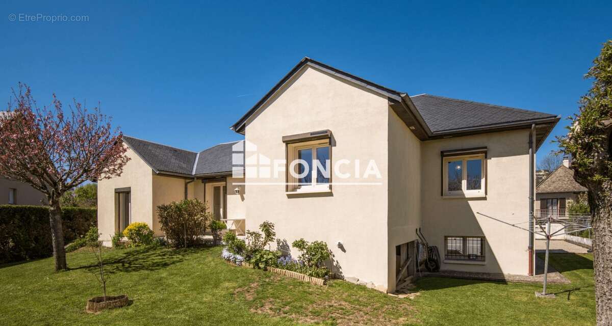 Maison à ONET-LE-CHATEAU