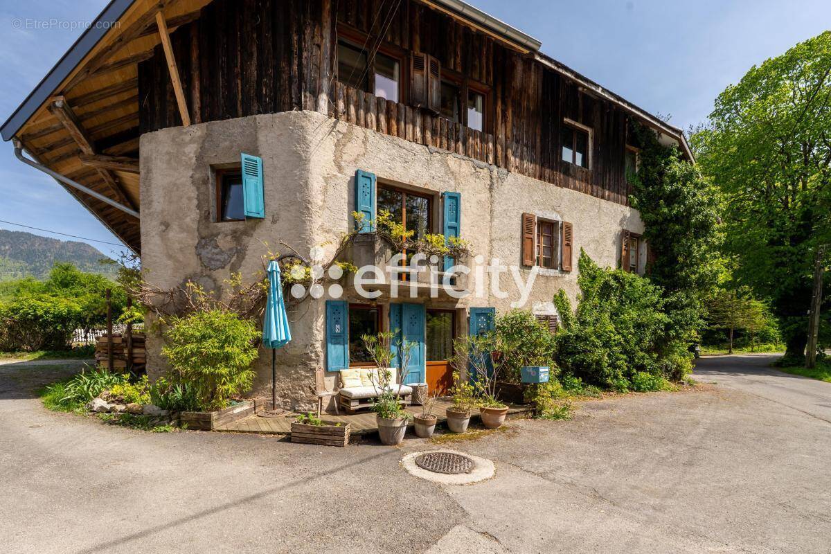 Maison à DOUSSARD