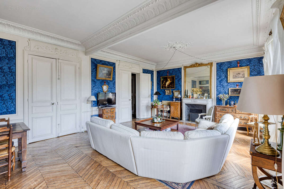 Appartement à PARIS-7E