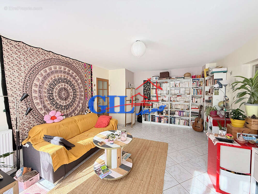 Appartement à SAVIGNY-LE-TEMPLE