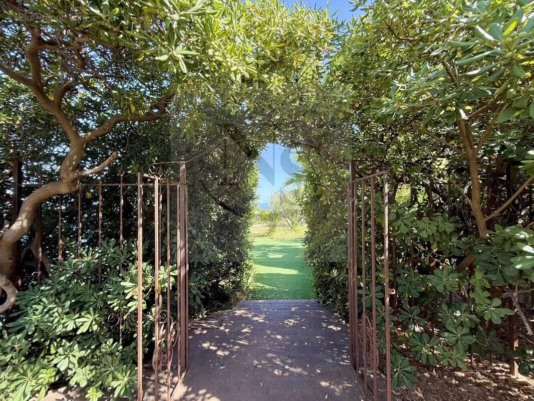 Maison à THEOULE-SUR-MER