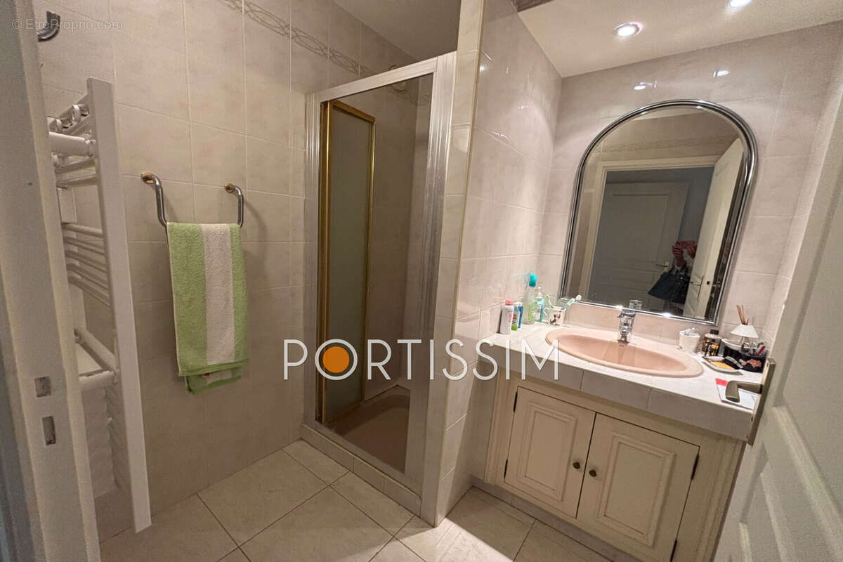 Appartement 87 m² à Saint-Laurent-Du-Var  - photo 7