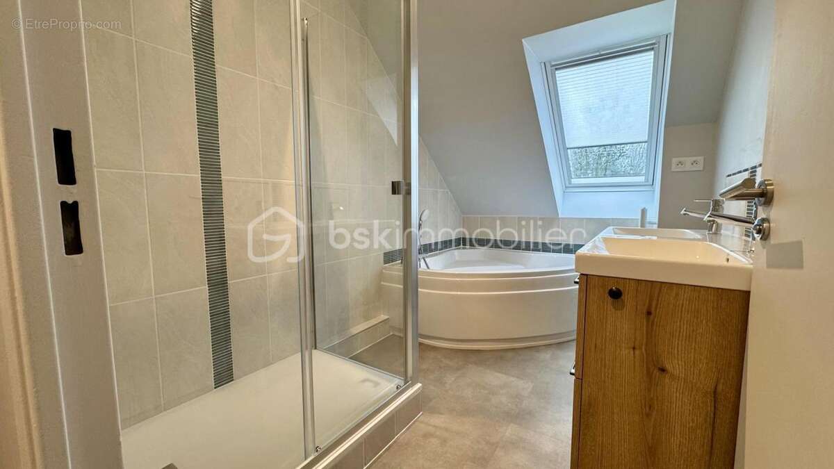 Très bel appartement T4 – 90 m² – Entièrement refait à neuf – Parking privé – PACÉ - photo 14